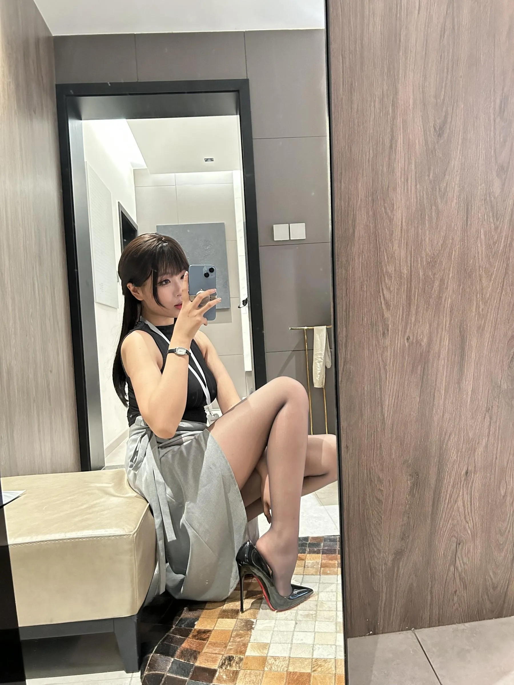 轩萧学姐 – NO.44 眼镜娘OL-眼镜娘预售赠品自拍 [20P]插图